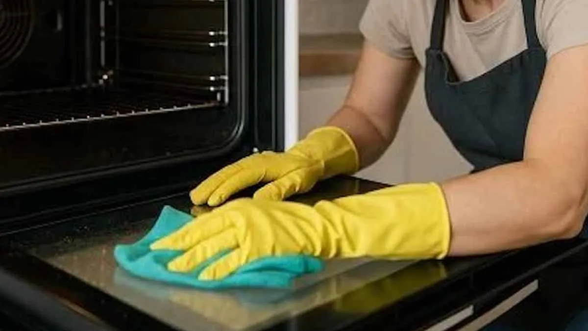Find the simple secret to a sparkling clean oven